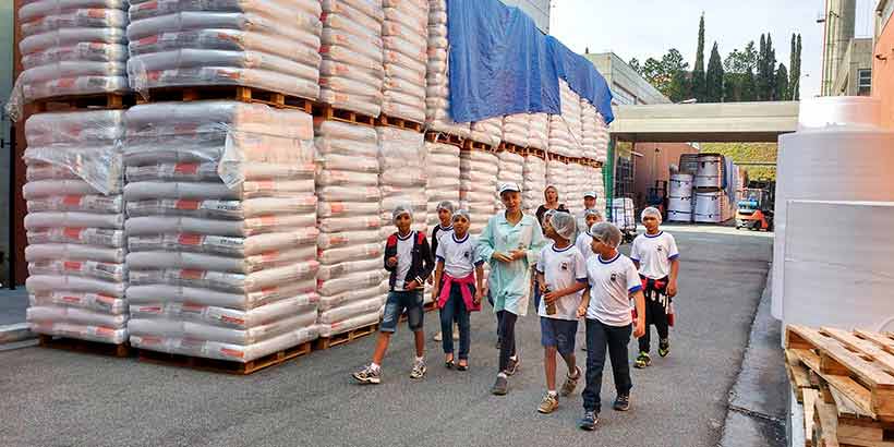 Monitoras voluntárias da Meiwa em ação